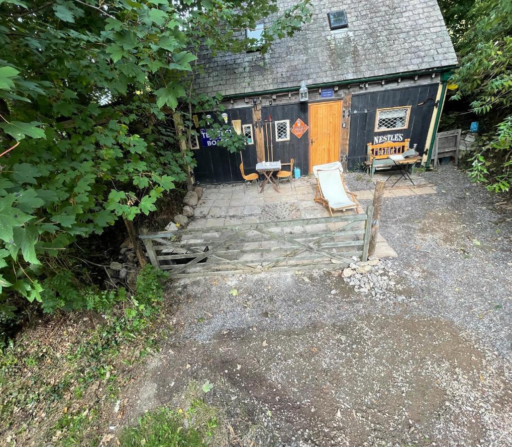 Remarkable Boultons Barn With Hot Tub Newton Abbot Exterior photo